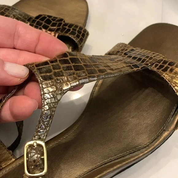 Liz Claiborne leather  10 - Picture 8 of 8